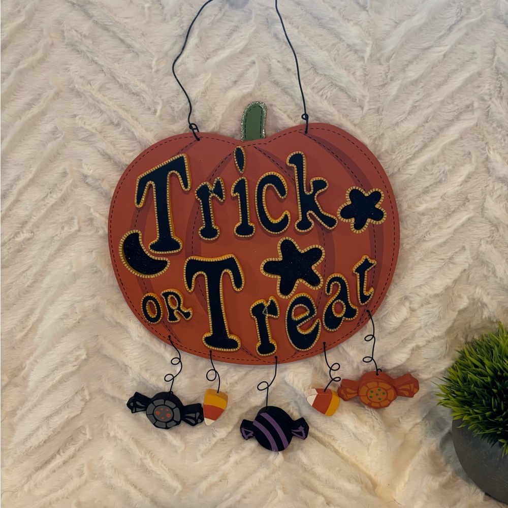 Halloween Trick or Treat Pumpkin Wall Hanging